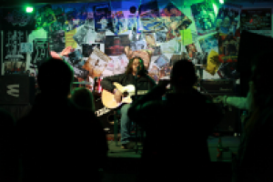 БУМАЖНЫЙ ИСТРЕБИТЕЛЬ