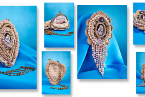 Бижутерия. Сумка, синий фон