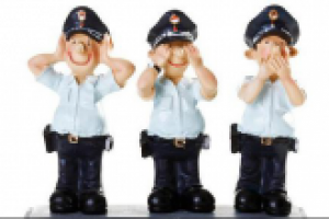 [ENG>RUS][News] Berlin officers banned from wearing Ben Sherman