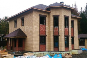 Коттедж  в классическом стиле из кирпича в п. Зуброво
