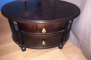 Овальная тумбочка из массива березы цвета махаон для спальни