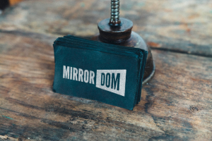 Mirror dom