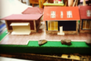 Макет двух этажного жилого дома.