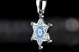 Подвеска "Снежинка". Горячая эмаль. Серебро. Топазы