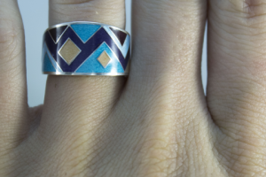 Кольцо с узором. Горячая перегородчатая эмаль, серебро