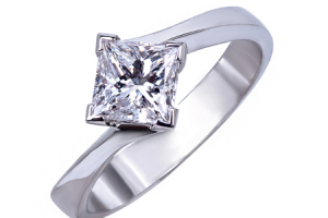 Кольцо из белого золота,  бриллиант