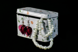 Серьги и бусы