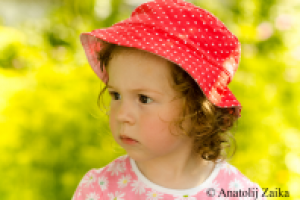 Маленькая девочка в красной кепке, "Красная шапочка"