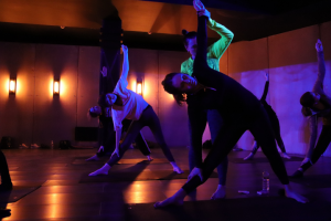 Занятие по йоге и пилатесу