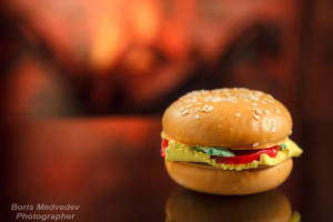 реклама кондитерских изделий - пирожное " Гамбургер"