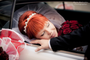 свадебный портрет невесты на прогулке