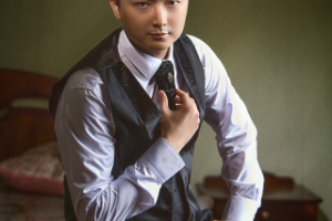 портрет жениха - сборы перед свадьбой