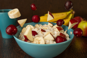 фуд фото каша и летающие фрукты