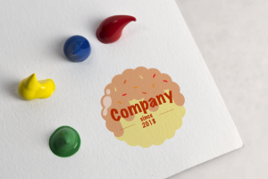 Компания сладостей