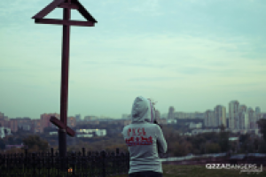 Вышивка крестом на толстовке Q2ZA Bangers