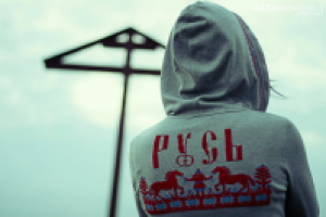 Вышивка крестом на толстовке Q2ZA Bangers