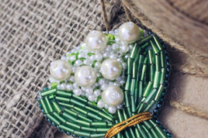 Брошь из бисера