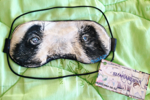 Иллюстрация на маске для сна