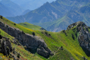 Узбекистан, гора Пулатхан с высоты 2 400 м над морем