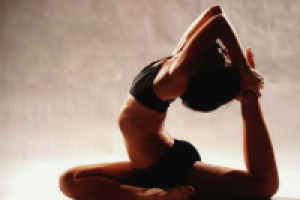 В чем различие между горячей и бикрам-йогой