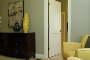 Куда должна открываться дверь