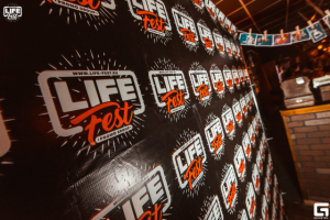 Дизайн баннера для пресс-волла