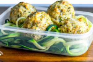 Пикантные куриные шарики со спагетти из цукини En->Ru