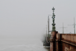 Дворцовый мост в тумане