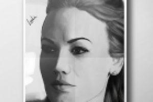 YVONNE STRAHOVSKI - портрет