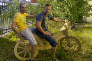 Подарок другу на день рождения - фанерный беговел