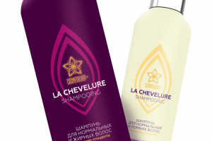 Упаковка шампуней двух видов.