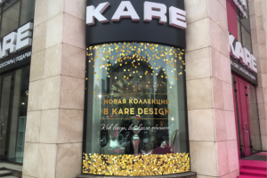 Оформление витрины для салона KARE