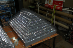 Подставка для канцелярских товаров.