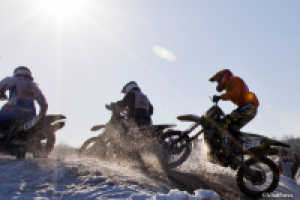 Зимний мотокросс