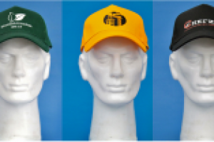 Нанесение лого на кепки