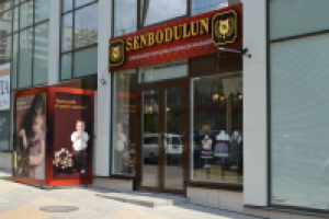 Световая вывеска. Дизайн входной группы