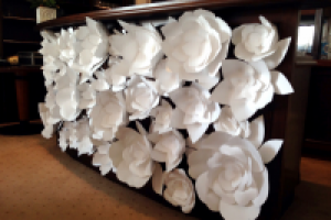 Оформление свадьбы бумажными цветами