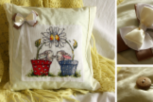 Подушка "Зайчики"