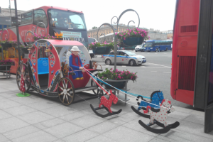 Арт-объект "Сказочная карета" на Исаакиевской площади