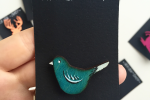 Брошь птичка