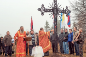 Установка креста на месте Георгиевской церкви в имении Нарышкина
