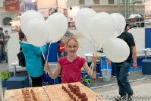 Девочка с шариками