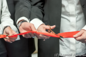 Разрезание красной ленточки крупно