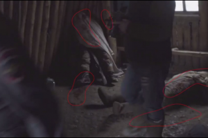 Задача была заляпать комнату кровью.