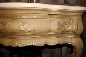 Патинирование и позолота столика.