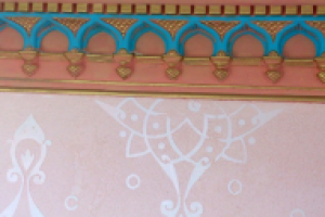 Роспись лепнины в восточном стиле.
