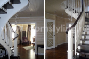 Холл с лестницей в загородном доме