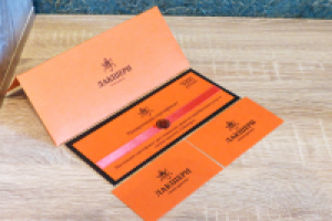 Подарочный сертификат и визитки для салона красоты Лакшери