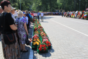 Возложение цветов к памятнику посв. Войне