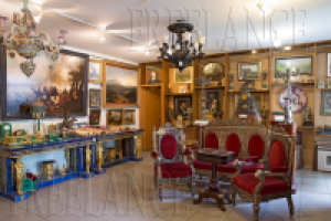 Антикварный магазин